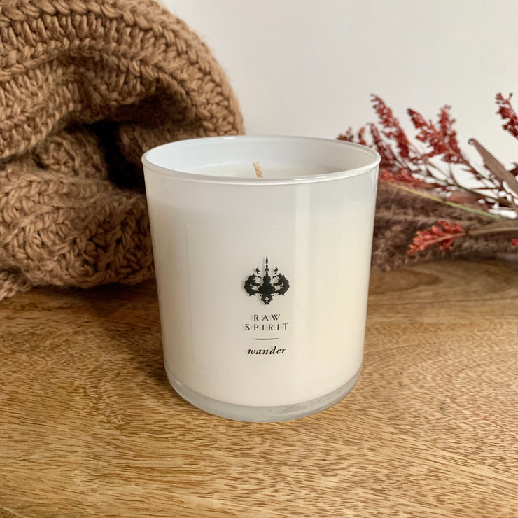 Rose, lavender, and jasmine come together, refreshed by a burst of Bergamot, to recreate whimsical days in the garden. Wander combines fresh energy and relaxing florals to perfectly capture the enchantment of a secret garden.