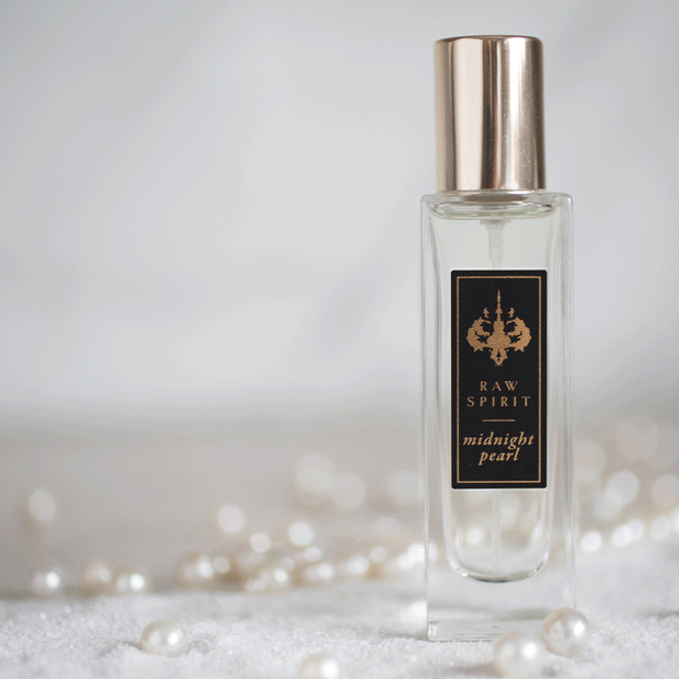 From the Raw Spirit Pearl Collection, Midnight Pearl is a stunning favorite. A sultry, floral fragrance featuring a burst of ocean freshness from our signature ingredient—the essence of real South Sea pearls—mingled with a tropical bouquet of white flowers, tiare and frangipani, that gives way to notes of warm, sensual spices.