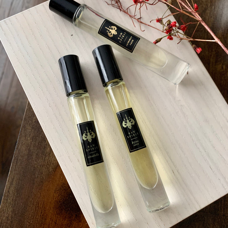 Online Exclusive! Our Fresh Perfume Rollerball Trio includes three of our bestselling bright, refreshing perfumes – Bijou Vert, Citadelle, and Summer Rain - in a limited-edition collection at a special price. This set makes a wonderful gift for someone who prefers energizing, fresh unisex perfumes.