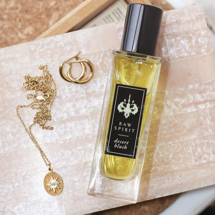 Raw Spirit Desert Blush perfume is a warm floral fragrance featuring wild-harvested Australian sandalwood and a hint of the intoxicating floral note of Australian Boronia. 