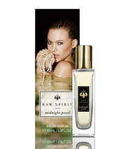 From the Raw Spirit Pearl Collection, Midnight Pearl is a stunning favorite. A sultry, floral fragrance featuring a burst of ocean freshness from our signature ingredient—the essence of real South Sea pearls—mingled with a tropical bouquet of white flowers, tiare and frangipani, that gives way to notes of warm, sensual spices.
