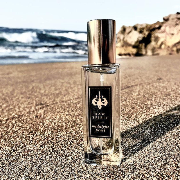 Midnight Pearl perfume is inspired by evenings on the tropical shores of Bali, when the warm air is filled with the intoxicating scent of blooming petals and burning incense, as the moon illuminates the South Seas.