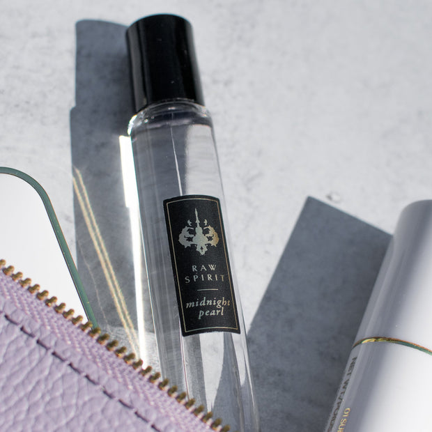 The perfect perfume set for anyone who loves feminine, floral scents.  Available for a limited time, our Floral Rollerball Set includes one Desert Blush 7.5ml rollerball and one Midnight Pearl 7.5ml rollerball.