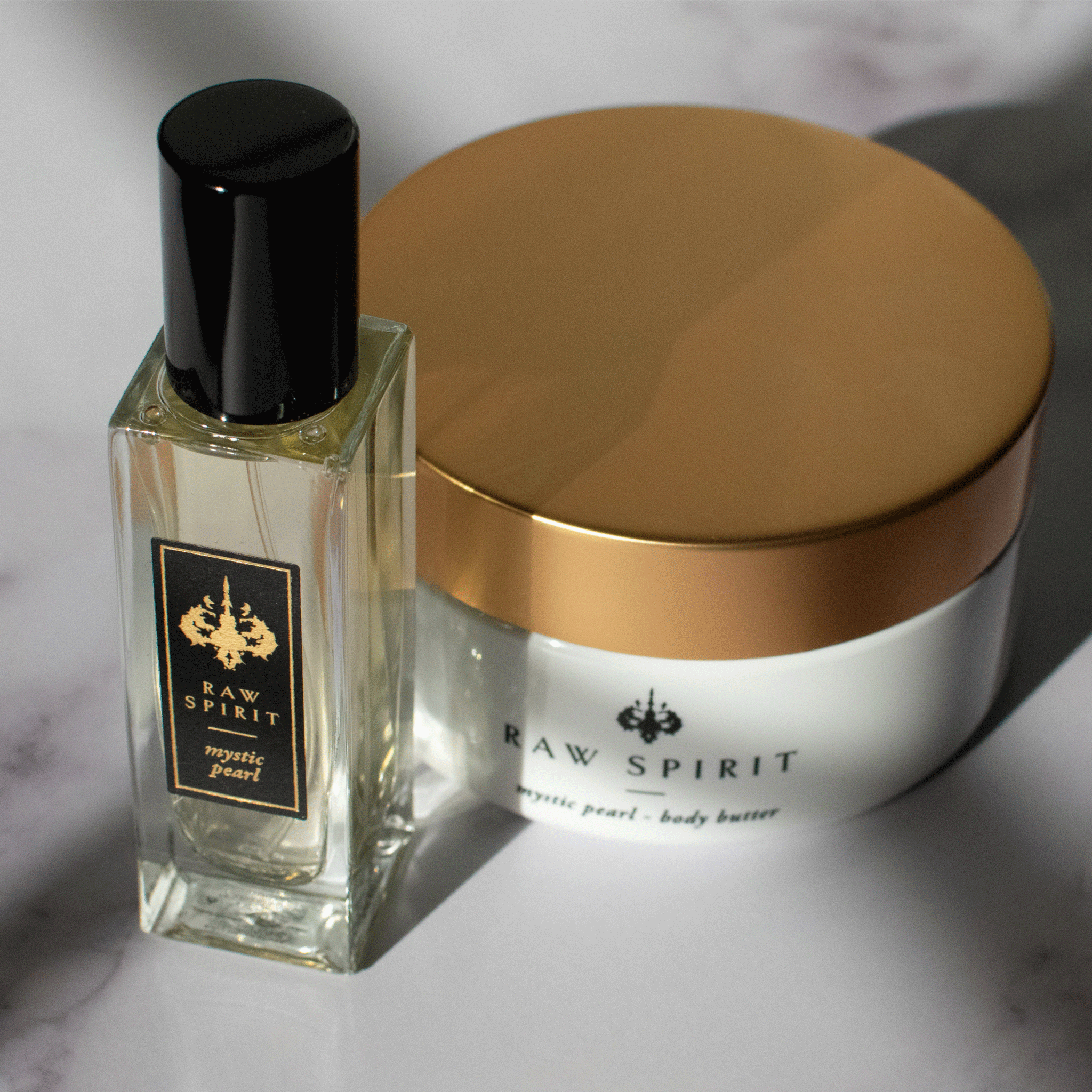 The Raw Spirit Fragrances Mystic Pearl gift set features the fresh and floral scent of Mystic Pearl in both a Perfume and Scented Body Butter format
