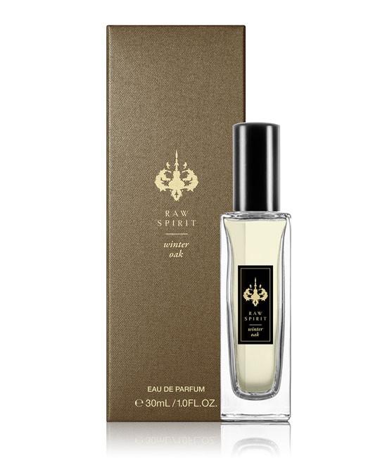 Raw Spirit Winter Oak unisex perfume is a decadent fragrance with smooth, creamy notes of aged American oak and layers of suede, saffron, premium Haitian vetiver and musk.