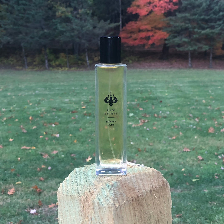 Winter Oak perfume is a decadent fragrance with smooth, creamy notes of aged American oak and layers of suede, saffron, premium Haitian vetiver and musk.